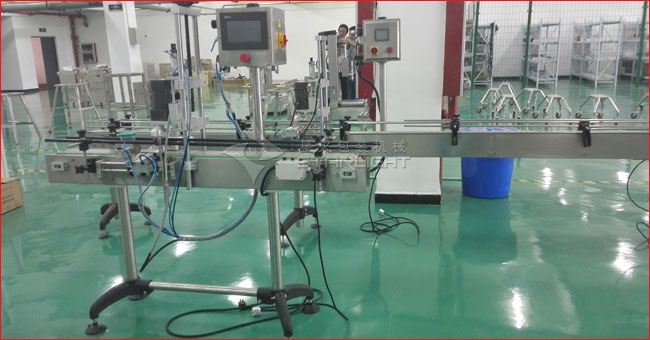 在線式自動旋蓋機