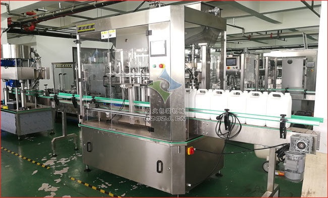 全自動(dòng)柴油尾氣凈化液灌裝機(jī)